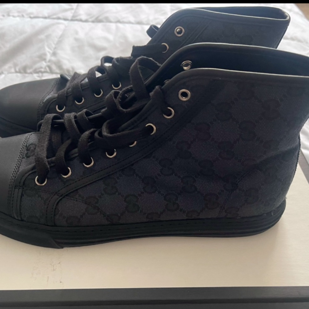 Only worn a few times! 
Gucci men’s shoes 
Size 12